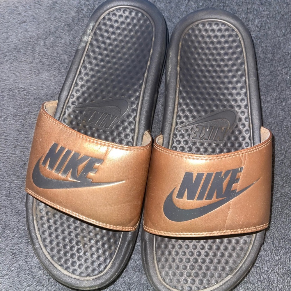 Nike size 7 women shoes